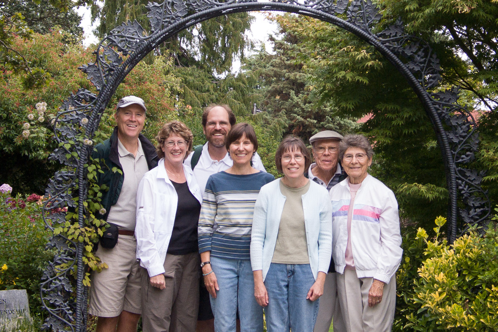 2005 — Pat, Donelyn, Mike, Mary, Esther, Dad, Mom