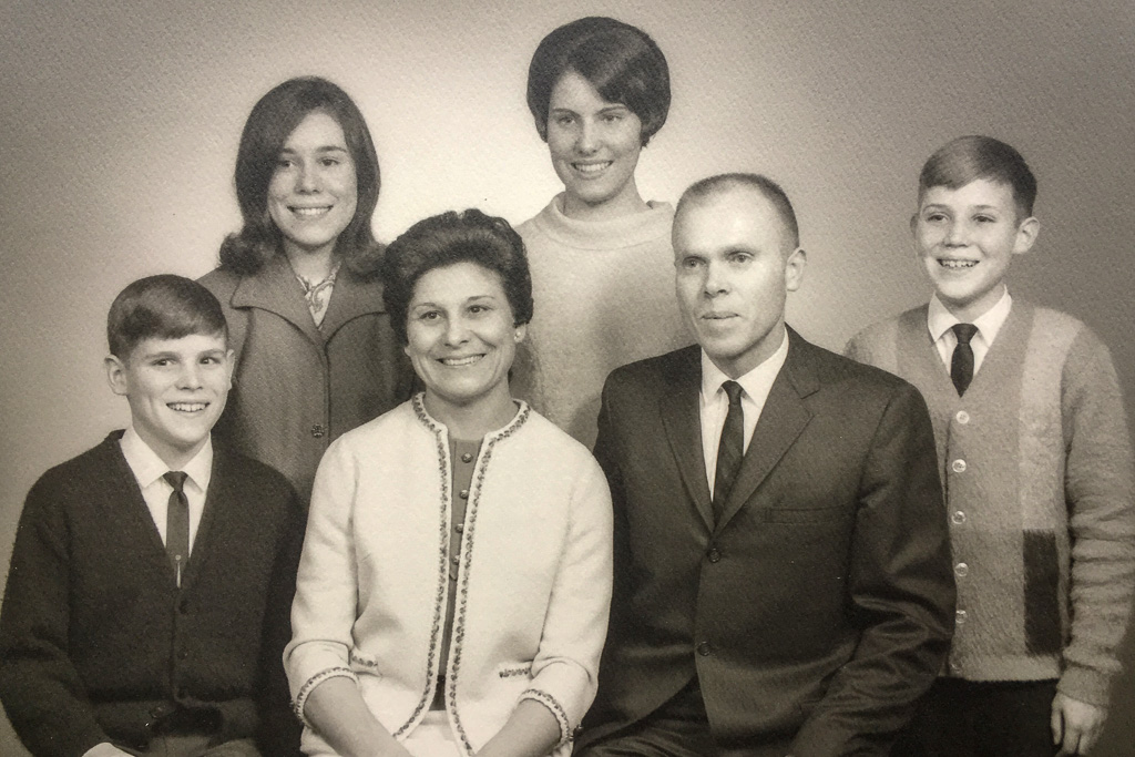 Mike, Esther, Mom, Mary, Dad, Pat