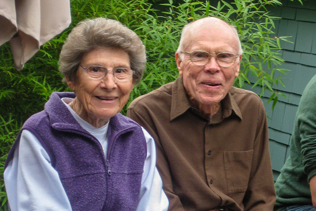 2010 — Mom and Dad at Pat's place