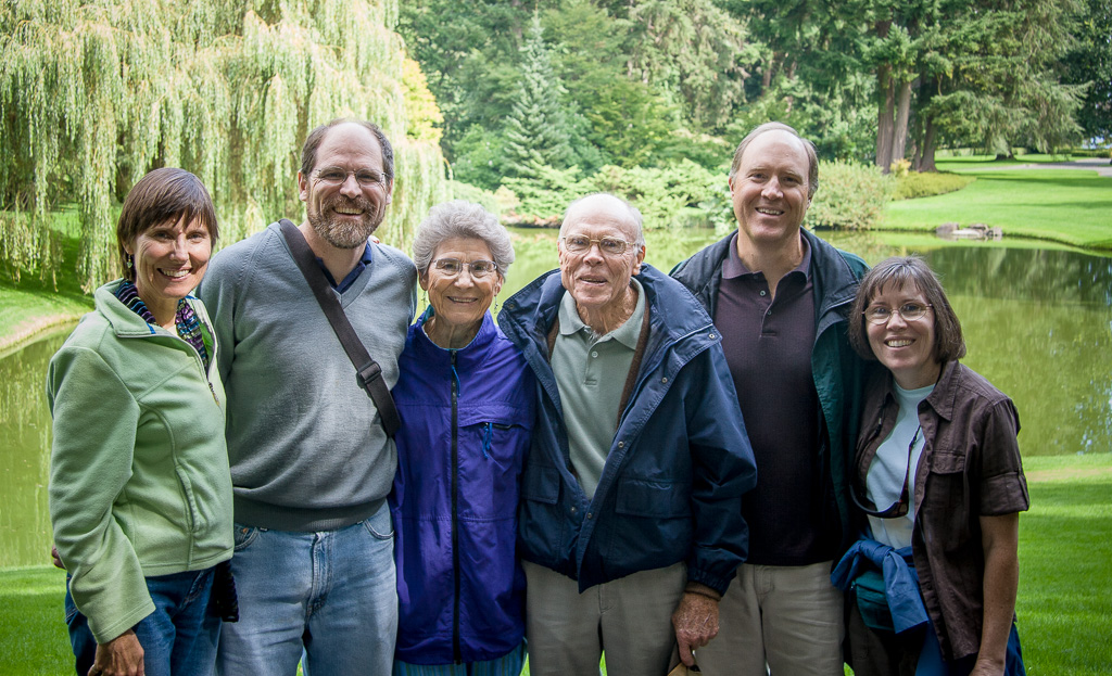 2007 — Mary, Mike, Mom, Dad, Pat, Esther. Bloedel Gardens, Bainbridge Island.