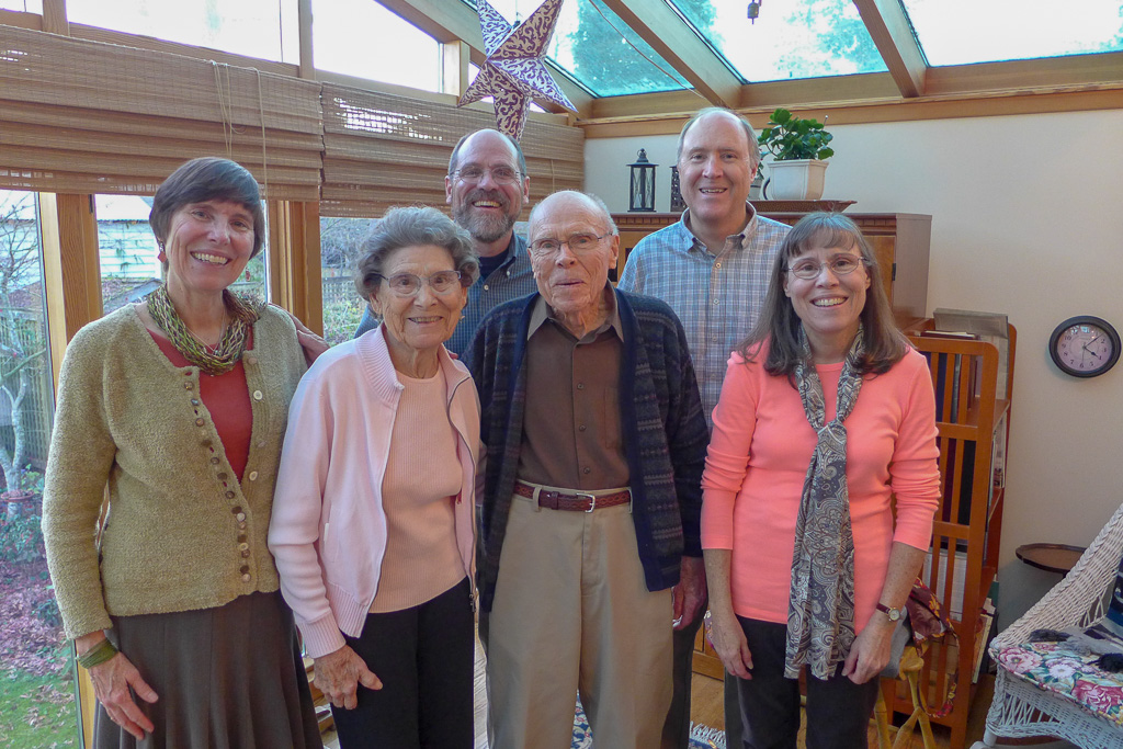 2015 — Mary, Mom, Mike, Dad, Patrick, Esther on Thanksgiving at 4:07